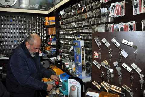 Anahtarlarinizi kesinlikle kimseye vermeyin