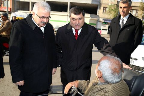 şahin ve akdoğan esnafi gezdi