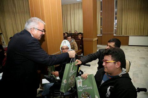 Akdoğan engellilerin isteğini geri çevirmedi