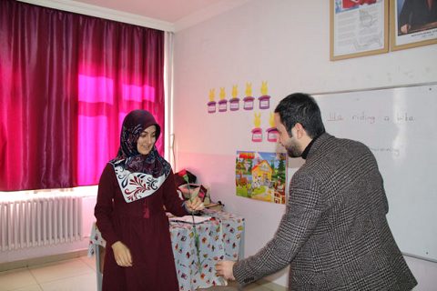 Ak parti gençlik kollari ndan öğrencilere destek