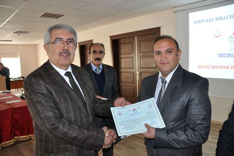 Okullar beyaz bayraklarini aldi