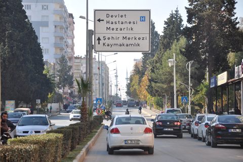 Yön levhalari sürücüleri rahatlatacak