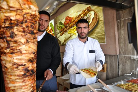 Osmanli kebap ve döner de özel soslu döner