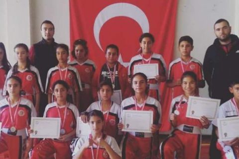 Yıldızlar Kick Boks Müsabakalarında  Kumla Ortaokulu Öğrencilerinden Büyük Başarı...