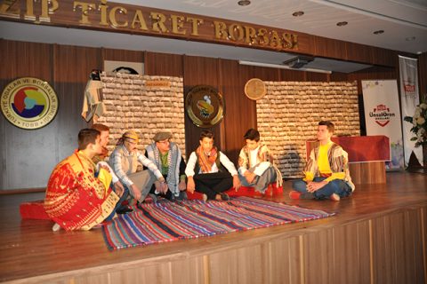 özel nizip ünsal ören sağlik meslek lisesi gaziantepin kurtuluşunu kutladi