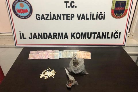 Uyuşturucu haplari sobada yakarken yakalandilar