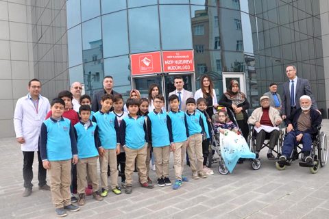 Ayyildiz koleji nden huzur evi ziyareti