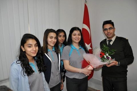 öğrencilerden askere destek