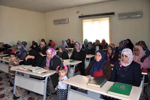 Kuran kursu öğrencilerinden askere destek