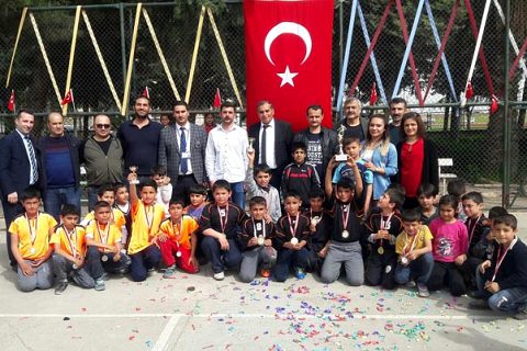 Tekel ilkokulu nda  futbol turnuvasi  yürekleri hoplatti