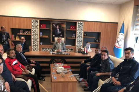 Nizip Paravoley takımı İlçe Milli Eğitim Müdürümüz Sayın Cengiz GÜNDEŞ´İ Makamında zi