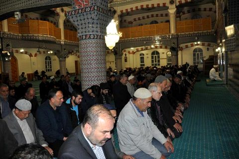 Gençler  sabah namazi nda buluştu