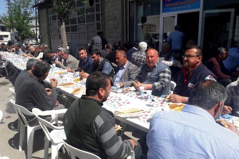 Marangoz ve mobilyacilar odasi ndan yemek