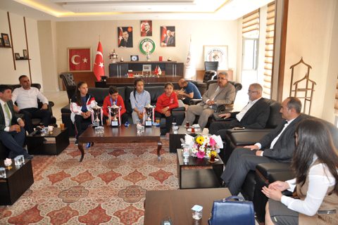 Akdoğan sizler isteyin ben yapayim