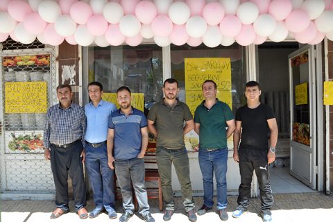 Demir kardeşler hali satiş mağazasi niziplilerin ilgi odaği oldu