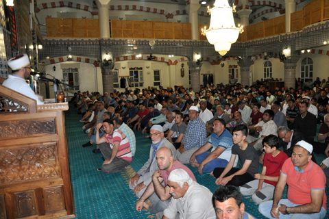 Ilk teravih namazi kilindi