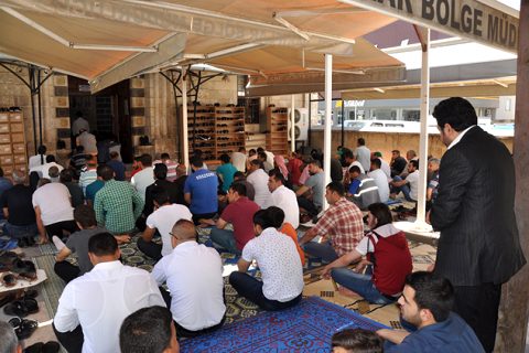 Ramazan ayinin ilk cuma namazi kilindi