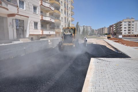 Asfalt ekipleri sicak havaya aldiriş etmiyor