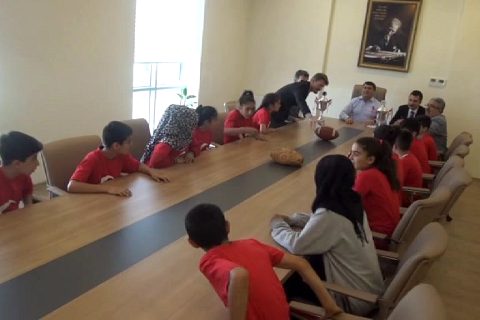 Başarili sporcular kaymakam şahin i ziyaret etti