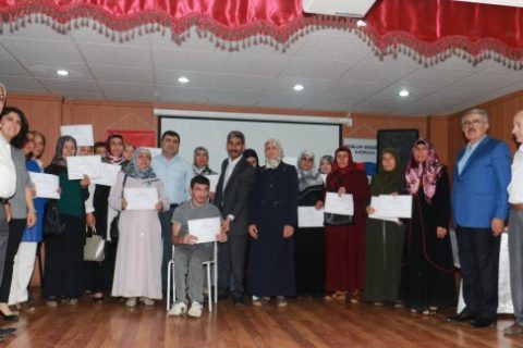 Okum yazma öğrenen velilerimize sertifika töreni düzenlendi