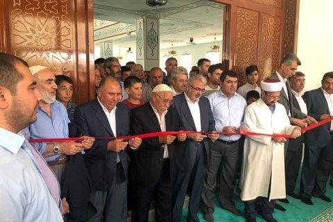 Hayirsever kardeşlerin yaptirdiği cami ibadete açildi
