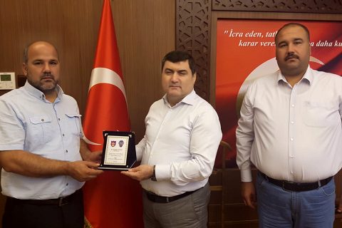 Başarili polisler plaketle ödüllendirildi