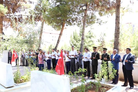 Nizip te onbeş temmuz nedeniyle şehitlik ziyaret edildi