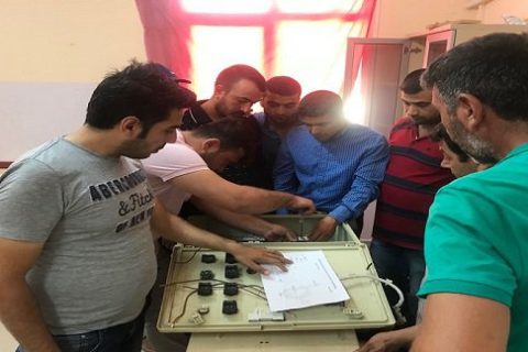 Nizip Geçici Konaklama Merkezinde (Konteynır) Elektrikçilik Kursu