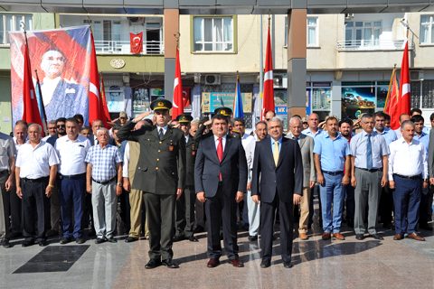 Zafer bayrami coşku ile kutlandi