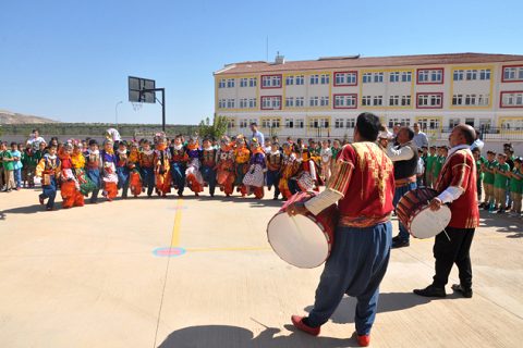 Ilköğretim haftasi kutlandi