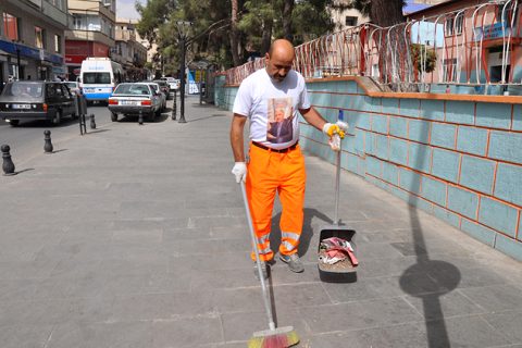 Intihardan kurtarip  işveren belediye başkanina böyle teşekkür ediyor