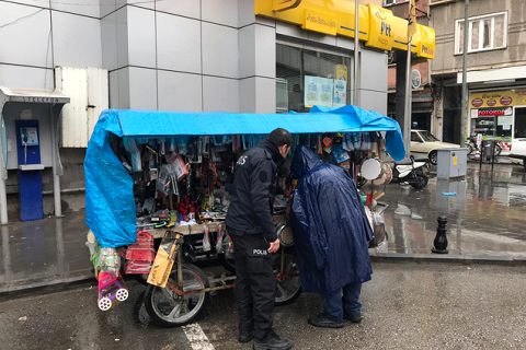 Polis uçucu madde saticilarini denetledi
