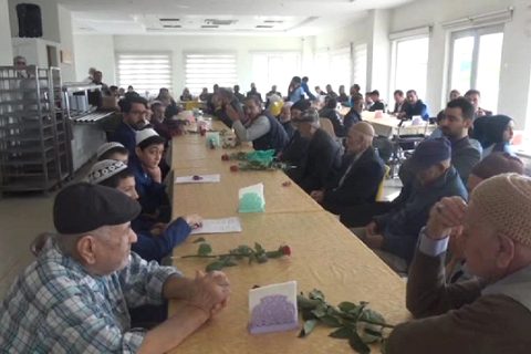 öğrencilerin huzurevi ziyareti
