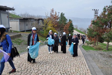 Kursiyerlerden çevre temizliği