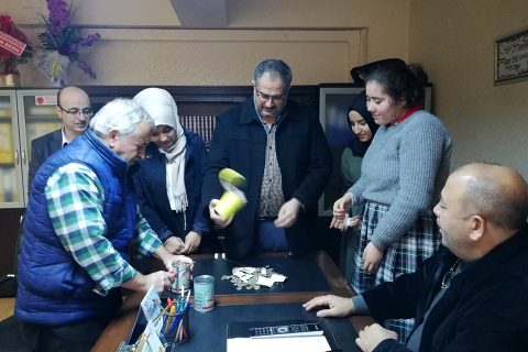 öğrencilerden suriyeli ailelere bağiş