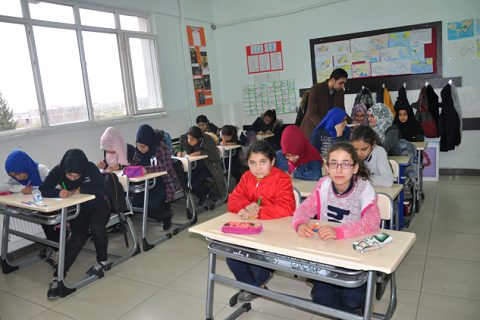 şehit ömer sadettin bakir imam hatip ortaokulunda gözetmensiz sinav yapildi