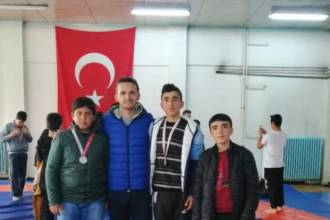 İlçemiz Mehmet Niyazi Marufoğlu Ortaokulu 8-B öğrencilerinden Ahmet Ekinci 52 kg de s