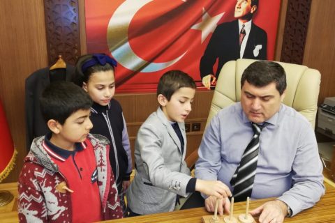 Akçakent İlkokulu ve Ortaokulu Öğrencilerinden Kaymakamımız Kemal ŞAHİN´e Ziyaret