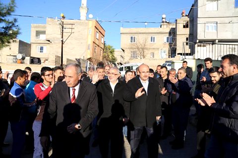 Akdoğan  mehmet sari ya sahip çikin