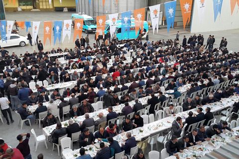 AK Partili Gençlere Dayanışma Yemeği