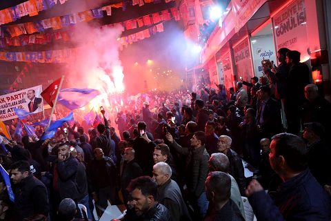 Ak parti mitinginde mahşeri kalabalik