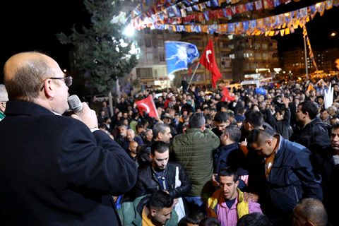 Sarı ve Akdoğan binlerce kişiye hitap etti