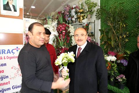 Mehmet Sarı Çarşı Pazar Geziyor