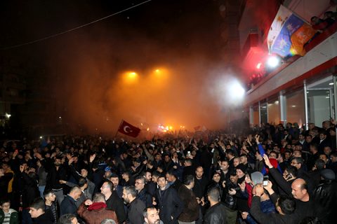 Ak parti de zafer coşkusu