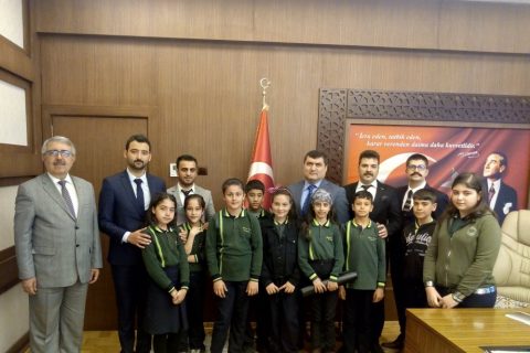 Yunus Emre Ortaokulu´ndan İlçe Kaymakamımız Sayın Kemal ŞAHİN´e Ziyaret