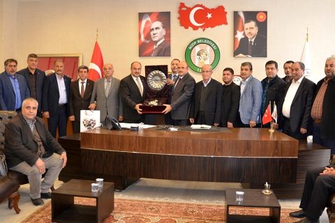 Nizip belediye başkani mehmet sari ya görevlerinde başarilar diledik