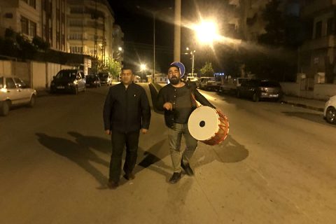 Ramazan davulcularinin sahur mesaisi