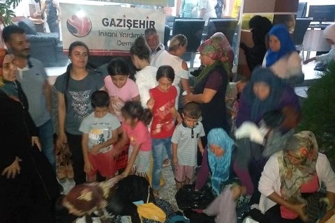 Nizip İyilik Kervanı ihtiyaç sahiplerinin imdadına koşuyor