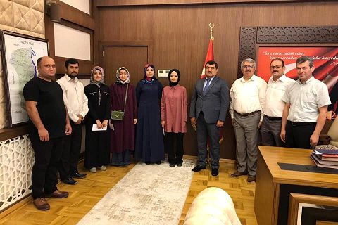 YKS de başarılı olan gençlerden Kaymakam Şahine ziyaret