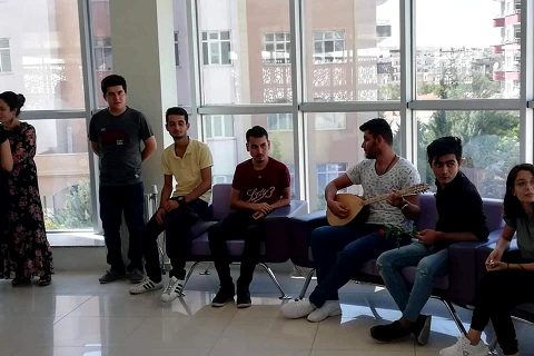 Huzurevi sakinlerine müzik dinletisi